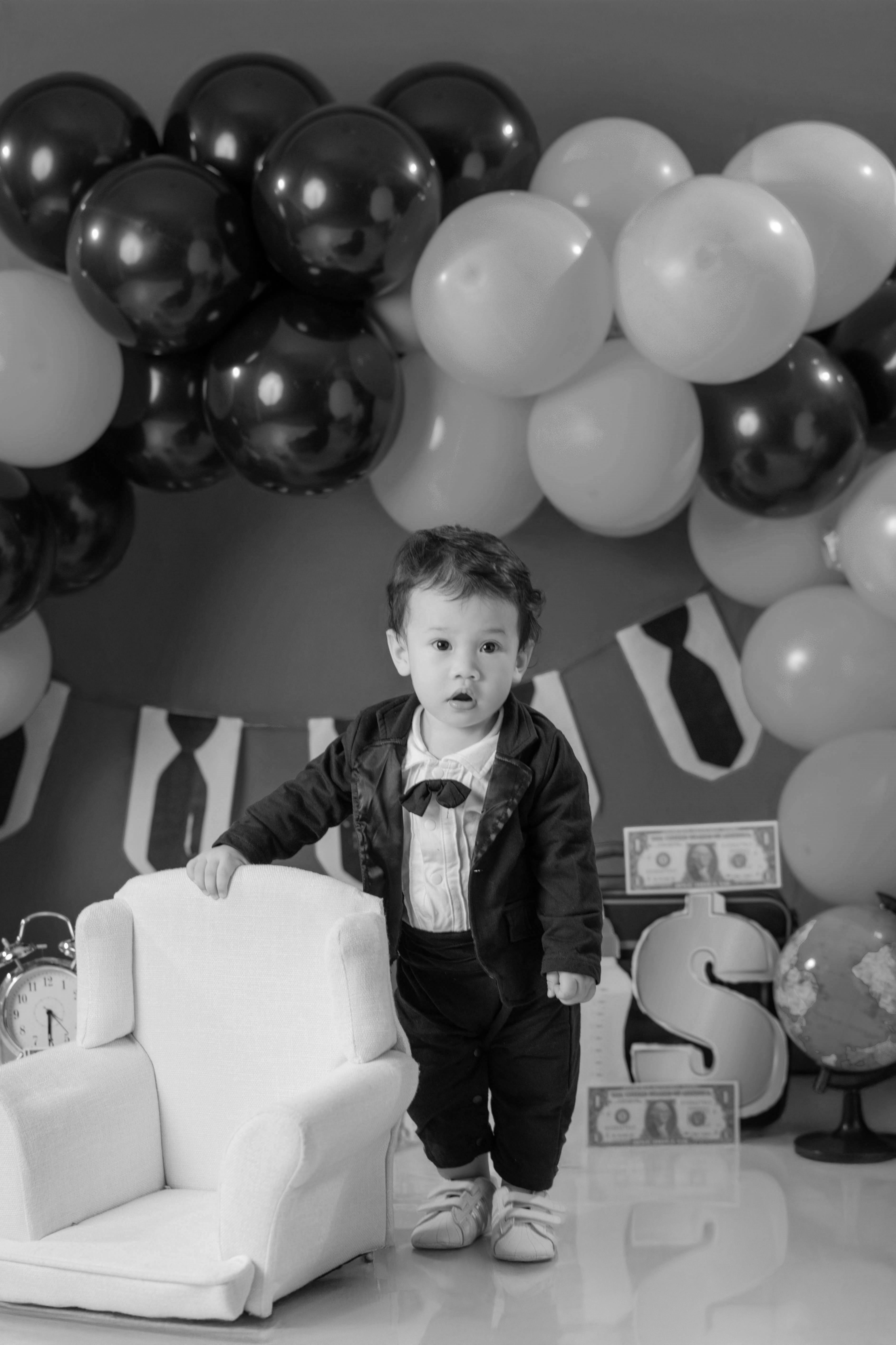 Child birthday photoshoot with decorations and cake